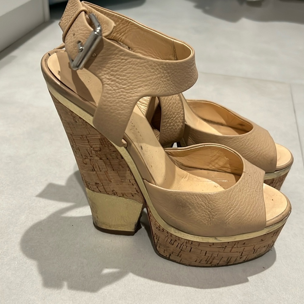 Nude/gold Giuseppe zanotti wedges 37.5